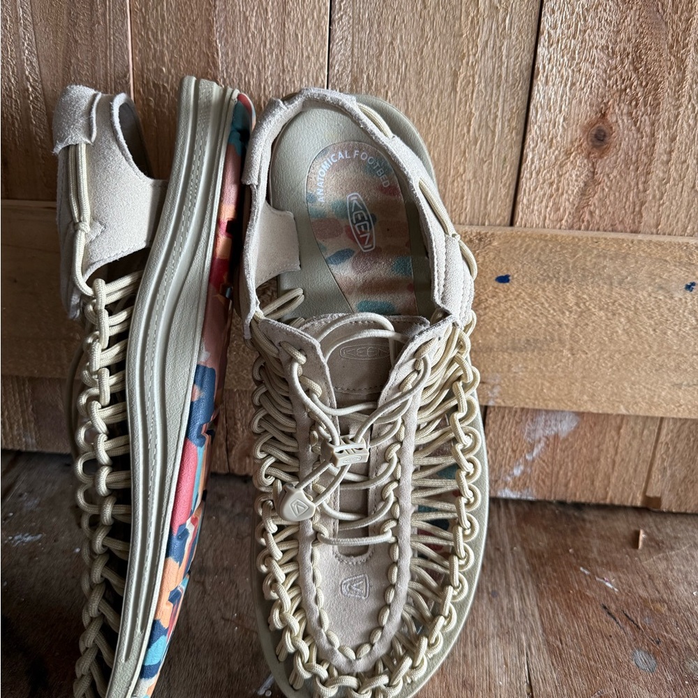 KEEN UNEEK woven sandals